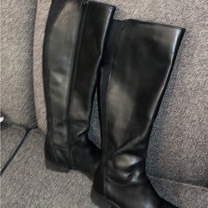 Ladies black boots . Size 8.5 or euro 39